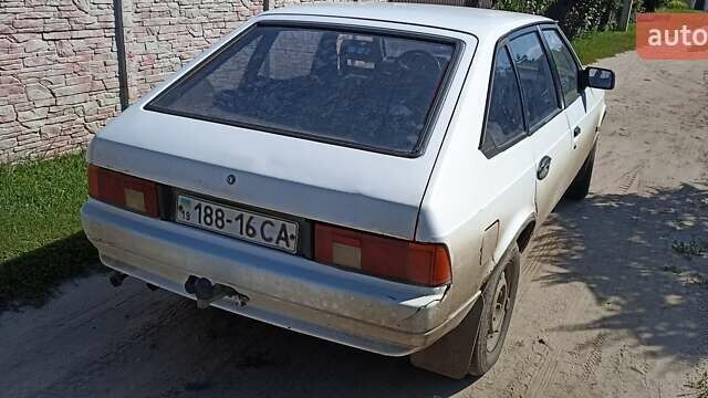 Белый Москвич/АЗЛК 2141, объемом двигателя 1.8 л и пробегом 202 тыс. км за 470 $, фото 1 на Automoto.ua