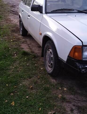 Белый Москвич/АЗЛК 2141, объемом двигателя 1.48 л и пробегом 73 тыс. км за 750 $, фото 5 на Automoto.ua