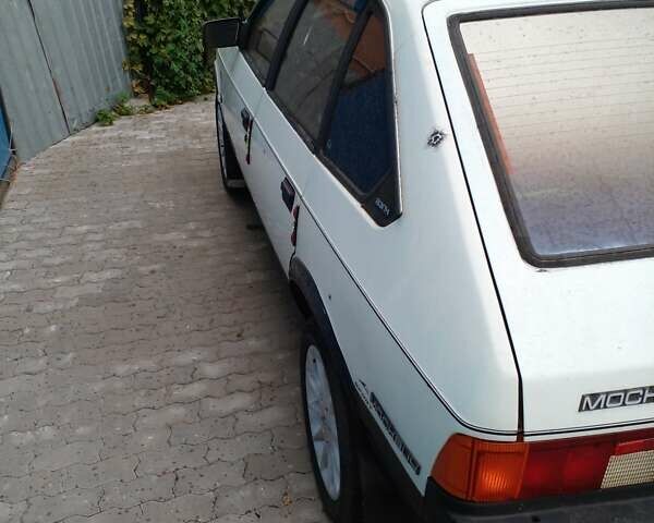 Белый Москвич/АЗЛК 2141, объемом двигателя 1.7 л и пробегом 137 тыс. км за 911 $, фото 3 на Automoto.ua