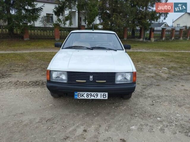 Белый Москвич/АЗЛК 2141, объемом двигателя 1.48 л и пробегом 173 тыс. км за 970 $, фото 1 на Automoto.ua