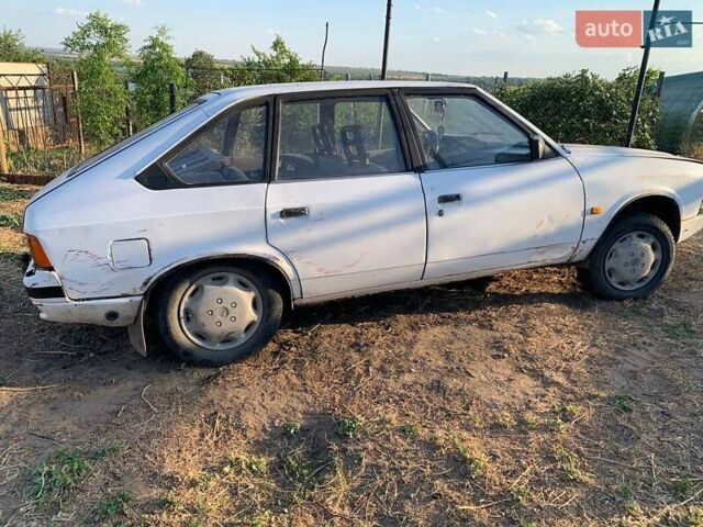 Белый Москвич/АЗЛК 2141, объемом двигателя 1.48 л и пробегом 140 тыс. км за 600 $, фото 5 на Automoto.ua