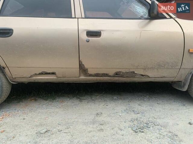 Бежевый Москвич/АЗЛК 2141, объемом двигателя 1.6 л и пробегом 350 тыс. км за 577 $, фото 1 на Automoto.ua