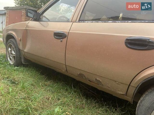Бежевый Москвич/АЗЛК 2141, объемом двигателя 1.6 л и пробегом 350 тыс. км за 577 $, фото 3 на Automoto.ua