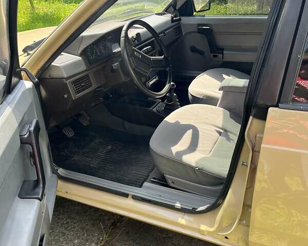 Бежевый Москвич/АЗЛК 2141, объемом двигателя 1.5 л и пробегом 100 тыс. км за 1200 $, фото 4 на Automoto.ua