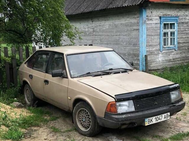 Бежевий Москвич/АЗЛК 2141, об'ємом двигуна 1.7 л та пробігом 100 тис. км за 750 $, фото 2 на Automoto.ua