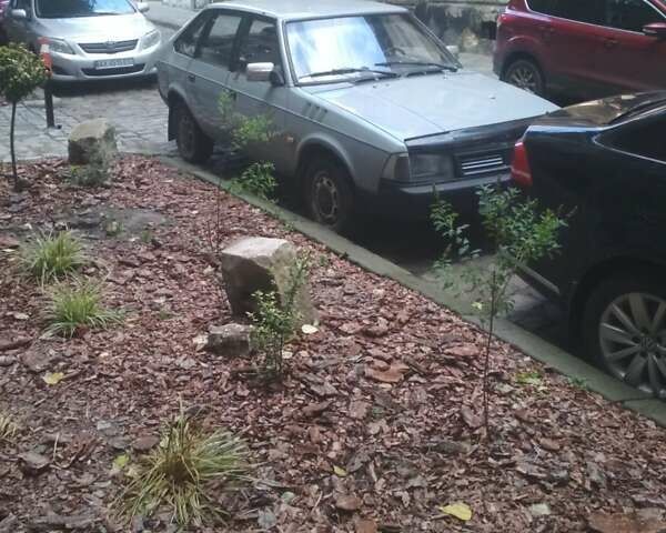 Серый Москвич/АЗЛК 2141, объемом двигателя 1.7 л и пробегом 250 тыс. км за 900 $, фото 6 на Automoto.ua