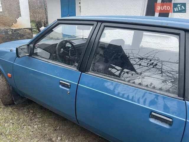 Синий Москвич/АЗЛК 2141, объемом двигателя 1.48 л и пробегом 131 тыс. км за 800 $, фото 2 на Automoto.ua