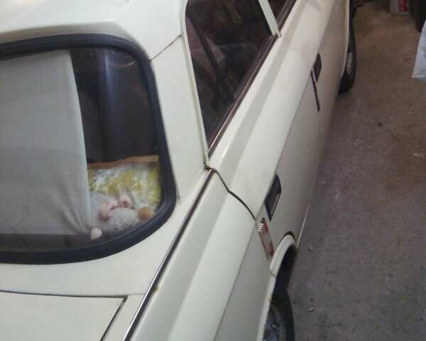 Белый Москвич/АЗЛК 412, объемом двигателя 1.5 л и пробегом 194 тыс. км за 361 $, фото 1 на Automoto.ua