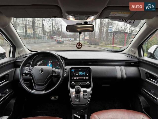 Белый ORA IQ, объемом двигателя 0 л и пробегом 180 тыс. км за 12990 $, фото 26 на Automoto.ua