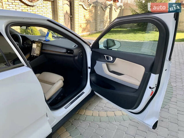 Белый Polestar 2, объемом двигателя 0 л и пробегом 29 тыс. км за 33500 $, фото 97 на Automoto.ua