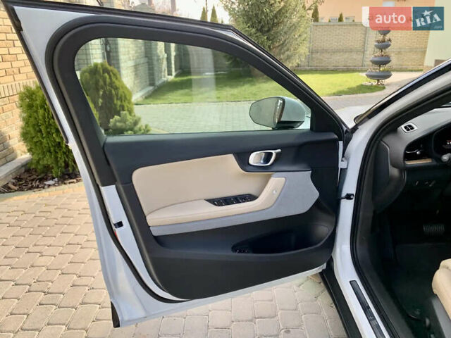 Белый Polestar 2, объемом двигателя 0 л и пробегом 29 тыс. км за 33500 $, фото 54 на Automoto.ua