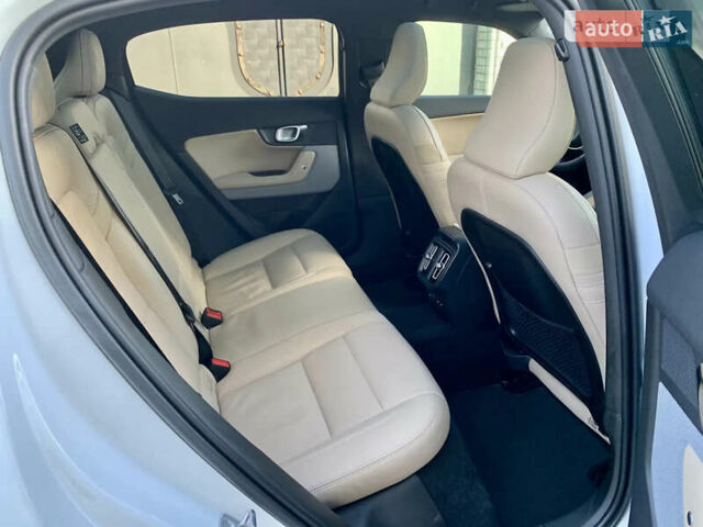 Белый Polestar 2, объемом двигателя 0 л и пробегом 29 тыс. км за 33500 $, фото 103 на Automoto.ua