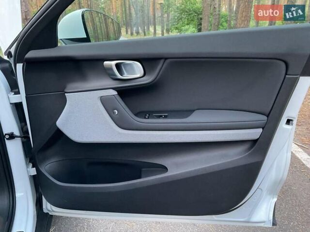 Белый Polestar 2, объемом двигателя 0 л и пробегом 18 тыс. км за 23900 $, фото 57 на Automoto.ua