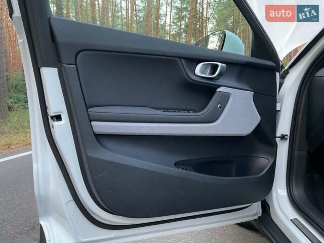 Белый Polestar 2, объемом двигателя 0 л и пробегом 18 тыс. км за 23900 $, фото 55 на Automoto.ua