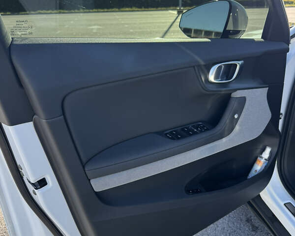 Белый Polestar 2, объемом двигателя 0 л и пробегом 152 тыс. км за 19300 $, фото 11 на Automoto.ua