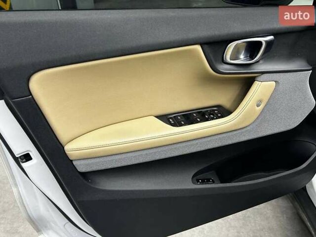 Белый Polestar 2, объемом двигателя 0 л и пробегом 70 тыс. км за 23500 $, фото 7 на Automoto.ua