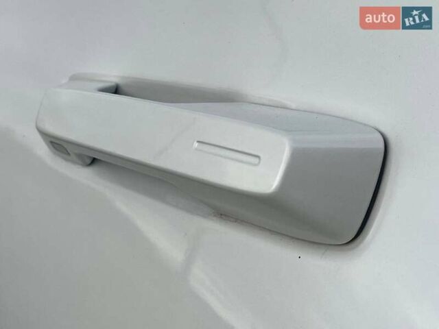 Белый Polestar 2, объемом двигателя 0 л и пробегом 78 тыс. км за 22490 $, фото 9 на Automoto.ua