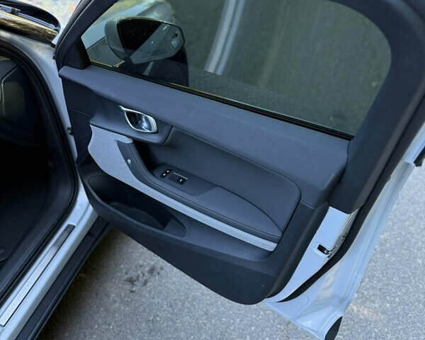 Білий Polestar 2, об'ємом двигуна 0 л та пробігом 32 тис. км за 22900 $, фото 38 на Automoto.ua