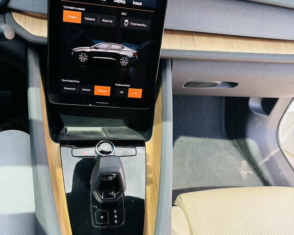 Белый Polestar 2, объемом двигателя 0 л и пробегом 50 тыс. км за 26000 $, фото 4 на Automoto.ua