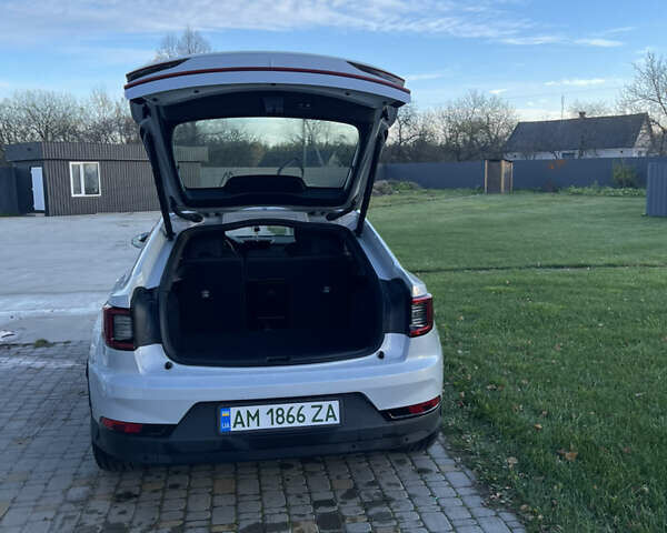 Белый Polestar 2, объемом двигателя 0 л и пробегом 51 тыс. км за 18800 $, фото 26 на Automoto.ua