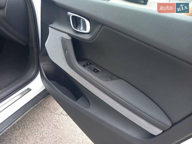 Белый Polestar 2, объемом двигателя 0 л и пробегом 183 тыс. км за 17300 $, фото 22 на Automoto.ua