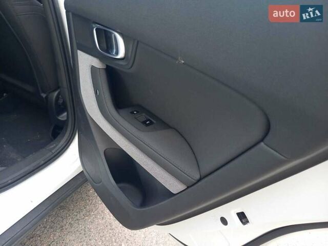 Белый Polestar 2, объемом двигателя 0 л и пробегом 183 тыс. км за 17300 $, фото 19 на Automoto.ua