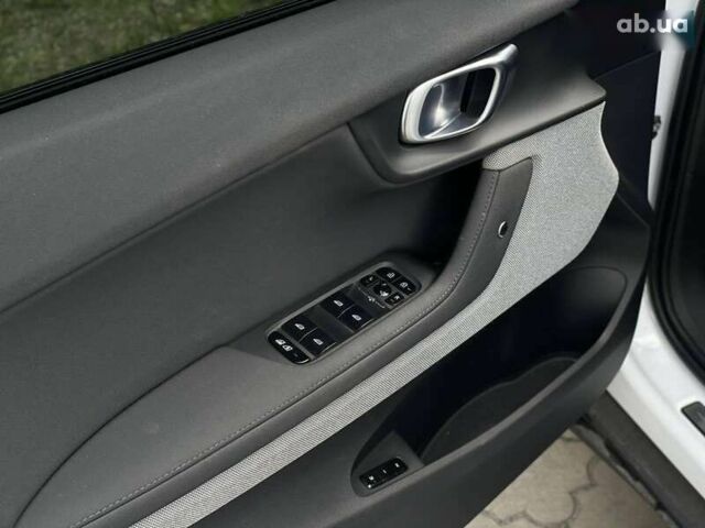 Белый Polestar 2, объемом двигателя 0 л и пробегом 51 тыс. км за 22500 $, фото 13 на Automoto.ua