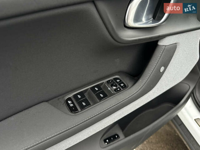 Белый Polestar 2, объемом двигателя 0 л и пробегом 40 тыс. км за 21850 $, фото 15 на Automoto.ua