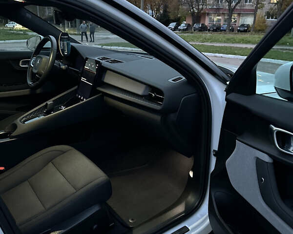 Білий Polestar 2, об'ємом двигуна 0 л та пробігом 65 тис. км за 18700 $, фото 23 на Automoto.ua