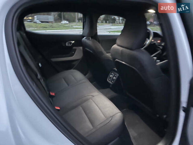 Білий Polestar 2, об'ємом двигуна 0 л та пробігом 65 тис. км за 18700 $, фото 33 на Automoto.ua