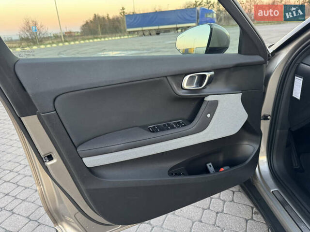 Бежевий Polestar 2, об'ємом двигуна 0 л та пробігом 200 тис. км за 18500 $, фото 40 на Automoto.ua