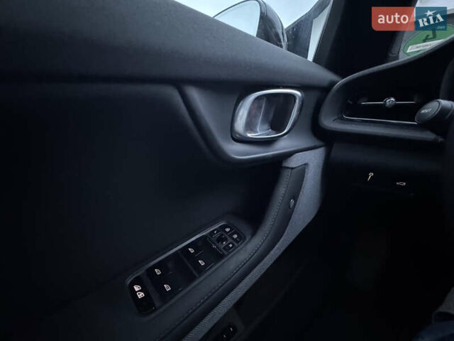 Черный Polestar 2, объемом двигателя 0 л и пробегом 171 тыс. км за 18800 $, фото 33 на Automoto.ua