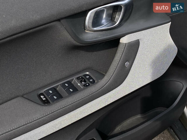 Серый Polestar 2, объемом двигателя 0 л и пробегом 165 тыс. км за 21500 $, фото 49 на Automoto.ua