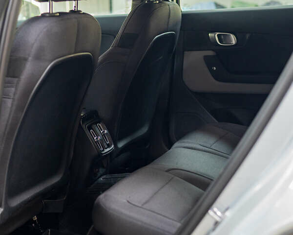 Серый Polestar 2, объемом двигателя 0 л и пробегом 159 тыс. км за 19500 $, фото 35 на Automoto.ua