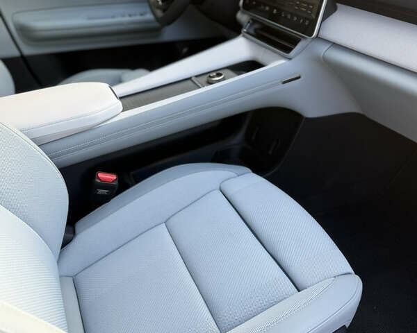 Білий Polestar 4, об'ємом двигуна 0 л та пробігом 1 тис. км за 31999 $, фото 15 на Automoto.ua