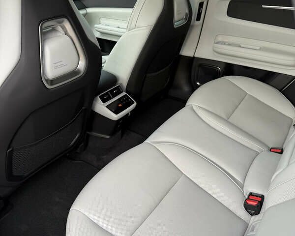 Білий Polestar 4, об'ємом двигуна 0 л та пробігом 1 тис. км за 33499 $, фото 9 на Automoto.ua