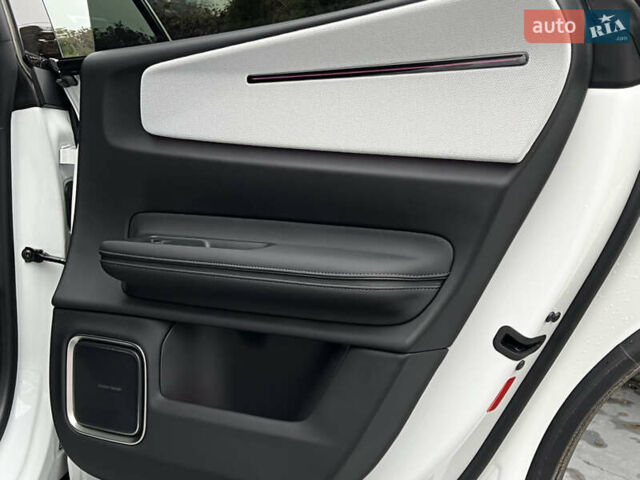 Белый Polestar 4, объемом двигателя 0 л и пробегом 1 тыс. км за 32600 $, фото 25 на Automoto.ua