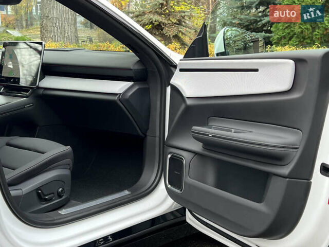 Белый Polestar 4, объемом двигателя 0 л и пробегом 1 тыс. км за 33500 $, фото 29 на Automoto.ua