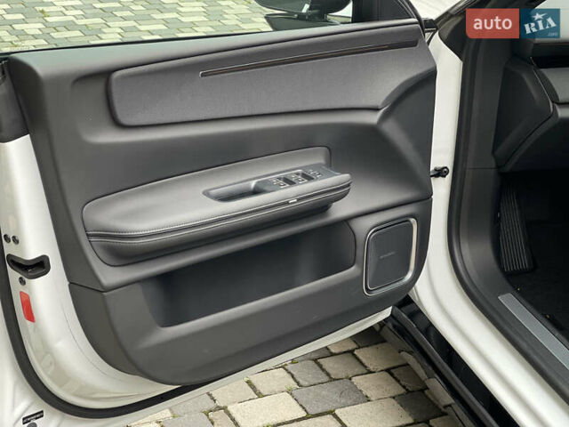 Белый Polestar 4, объемом двигателя 0 л и пробегом 16 тыс. км за 33500 $, фото 7 на Automoto.ua