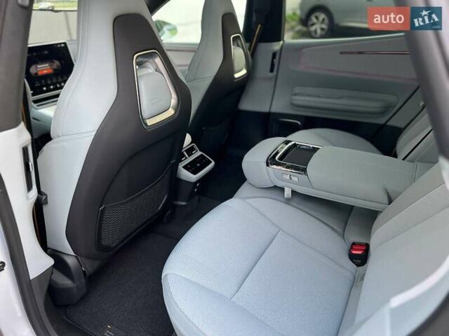 Белый Polestar 4, объемом двигателя 0 л и пробегом 1 тыс. км за 33500 $, фото 9 на Automoto.ua