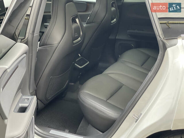 Белый Polestar 4, объемом двигателя 0 л и пробегом 16 тыс. км за 33500 $, фото 10 на Automoto.ua