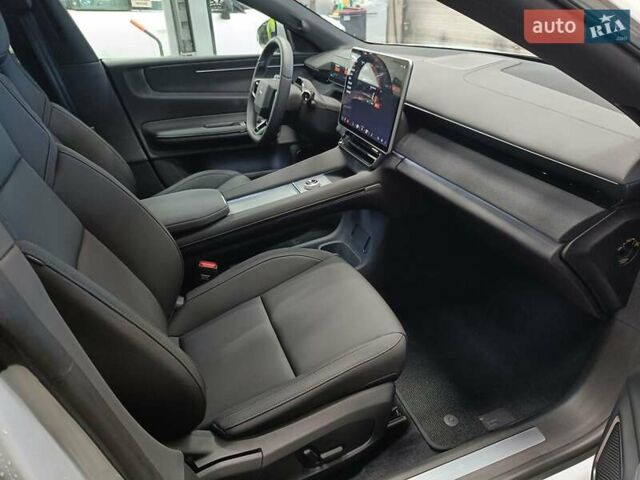 Серый Polestar 4, объемом двигателя 0 л и пробегом 1 тыс. км за 33997 $, фото 4 на Automoto.ua