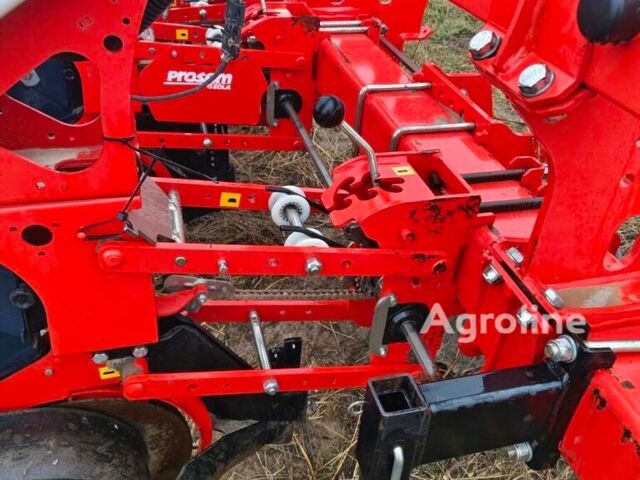 Красный Quivogne Другая, объемом двигателя 0 л и пробегом 0 тыс. км за 19593 $, фото 9 на Automoto.ua