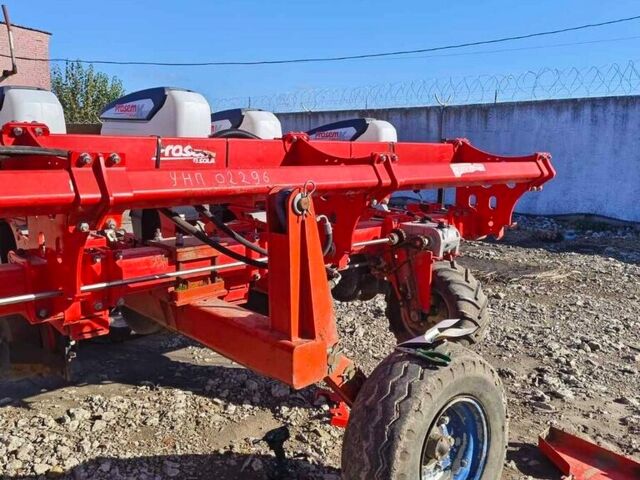 Красный Quivogne Другая, объемом двигателя 0 л и пробегом 0 тыс. км за 19593 $, фото 2 на Automoto.ua