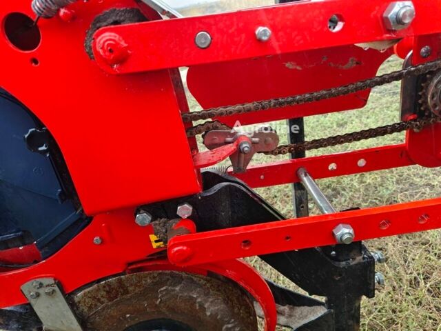 Красный Quivogne Другая, объемом двигателя 0 л и пробегом 0 тыс. км за 19593 $, фото 7 на Automoto.ua