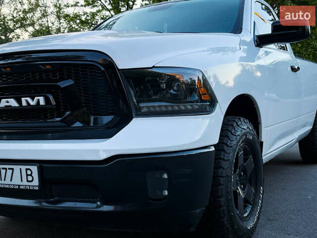 Белый Ram 1500, объемом двигателя 3.6 л и пробегом 143 тыс. км за 20000 $, фото 6 на Automoto.ua