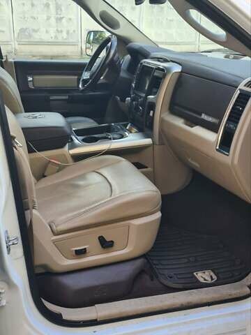 Ram 1500 2017 у Києві на Automoto.ua Білий Ram 1500, об'ємом двигуна 5.65 л та пробігом 220 тис. км за 25900 $, фото 12 на Automoto.ua