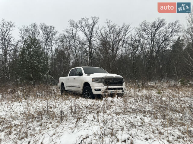 Белый Ram 1500, объемом двигателя 5.7 л и пробегом 105 тыс. км за 68000 $, фото 3 на Automoto.ua