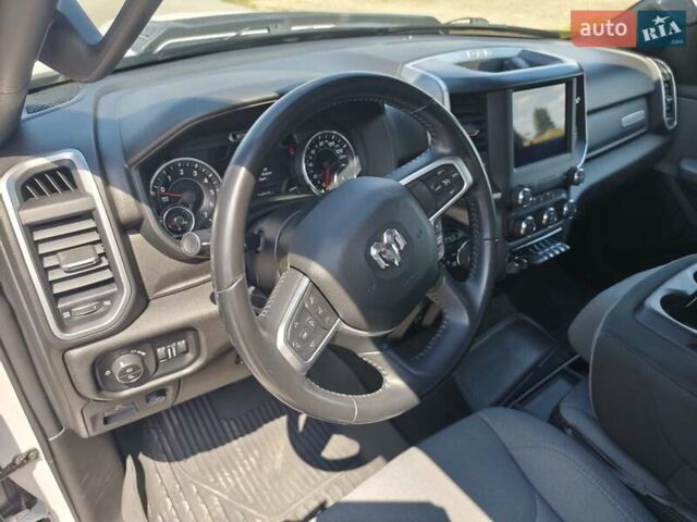 Ram 1500 2020 у Києві на Automoto.ua Білий Ram 1500, об'ємом двигуна 5.65 л та пробігом 190 тис. км за 39900 $, фото 13 на Automoto.ua