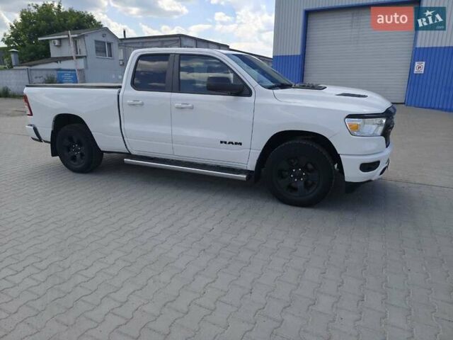 Ram 1500 2020 у Києві на Automoto.ua Білий Ram 1500, об'ємом двигуна 5.65 л та пробігом 190 тис. км за 39900 $, фото 3 на Automoto.ua